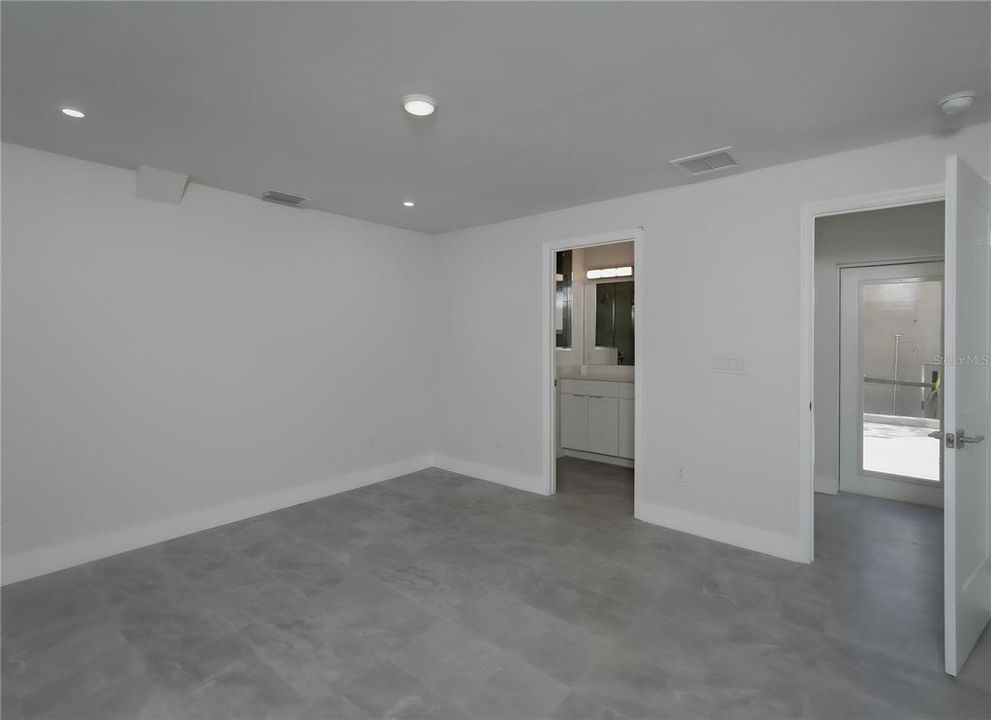 For Rent: $2,995 (4 beds, 3 baths, 1758 Square Feet)