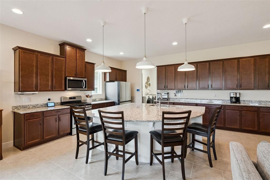En Venta: $515,000 (3 camas, 2 baños, 2208 Pies cuadrados)
