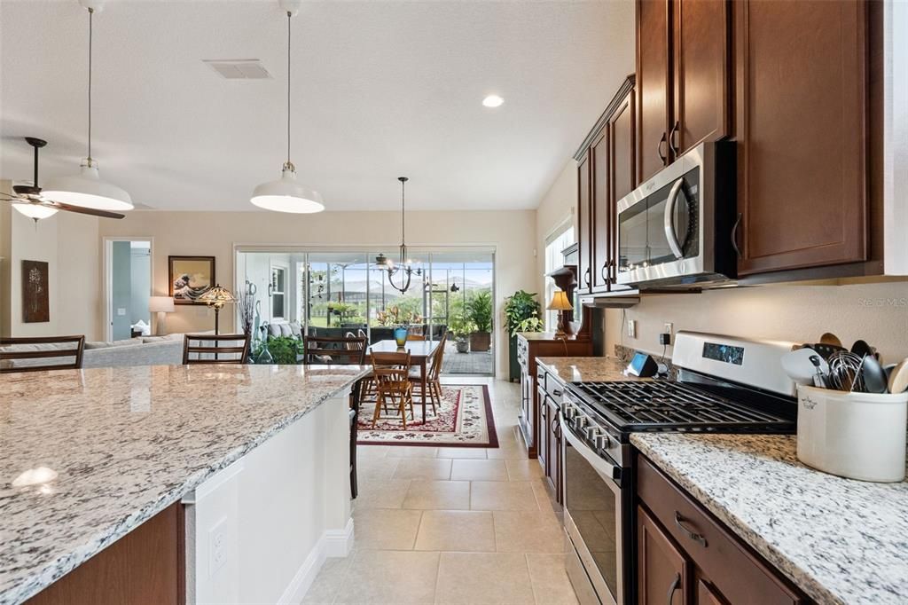 En Venta: $515,000 (3 camas, 2 baños, 2208 Pies cuadrados)