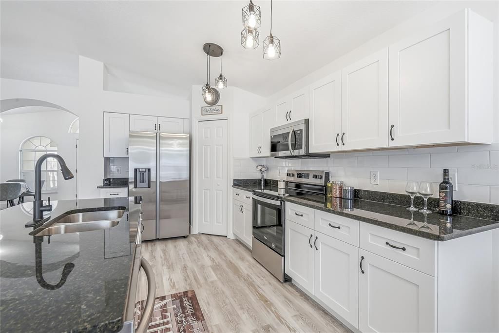 На продажу: $419,900 (3 спален, 2 ванн, 1610 Квадратных фут)