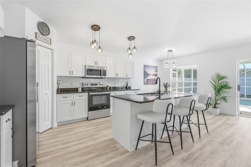 На продажу: $419,900 (3 спален, 2 ванн, 1610 Квадратных фут)