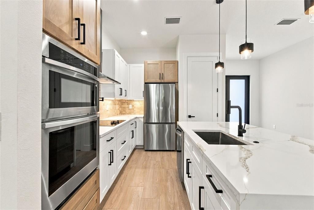 En Venta: $700,000 (4 camas, 3 baños, 2374 Pies cuadrados)