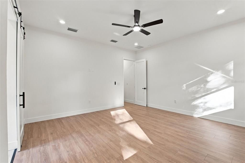 En Venta: $700,000 (4 camas, 3 baños, 2374 Pies cuadrados)