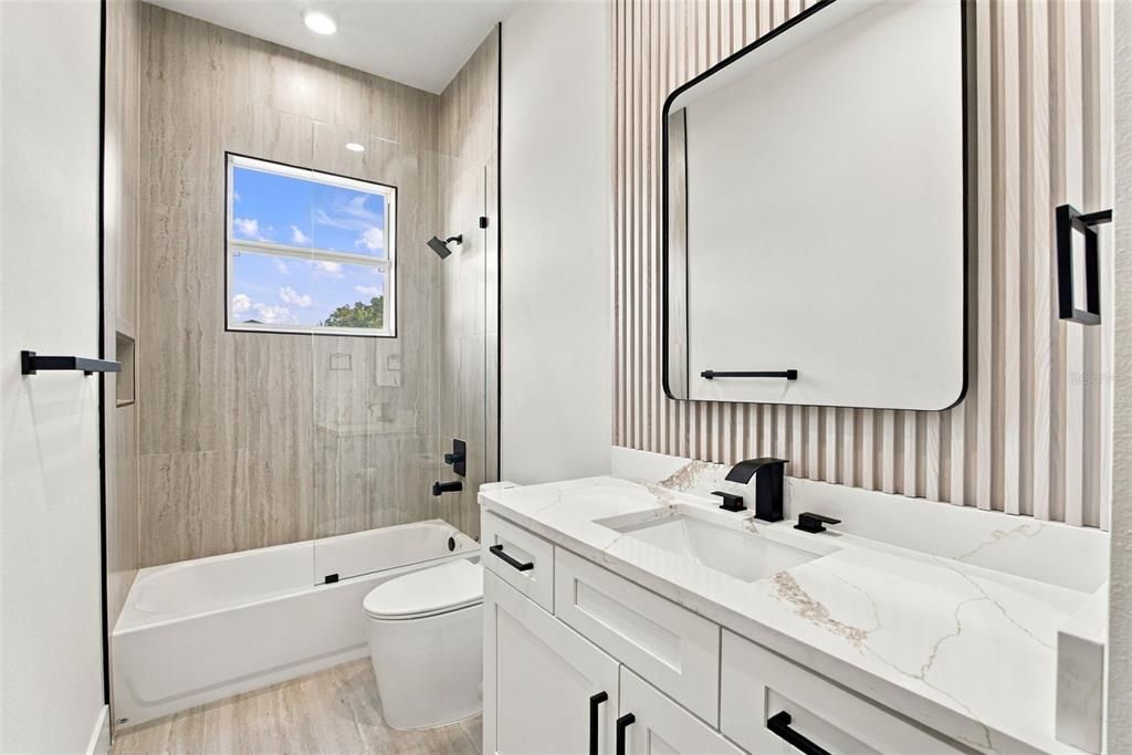 En Venta: $700,000 (4 camas, 3 baños, 2374 Pies cuadrados)