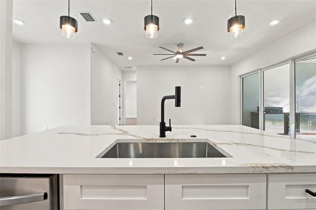 En Venta: $700,000 (4 camas, 3 baños, 2374 Pies cuadrados)