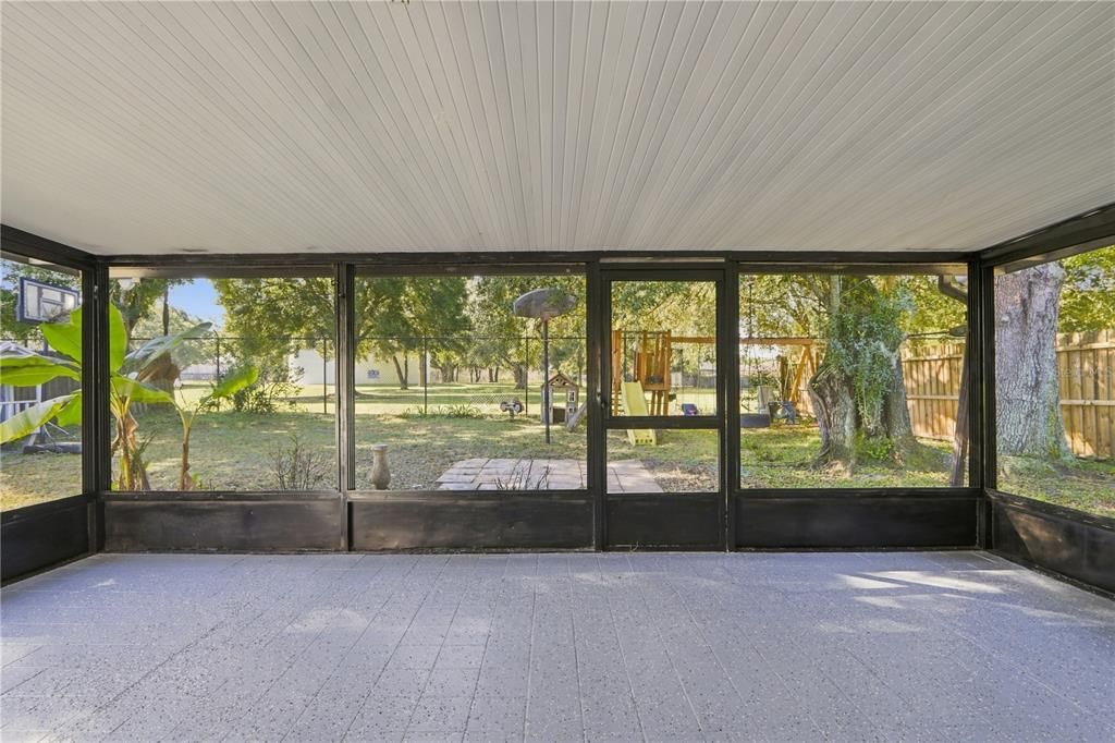For Sale: $319,995 (3 beds, 2 baths, 1352 Square Feet)