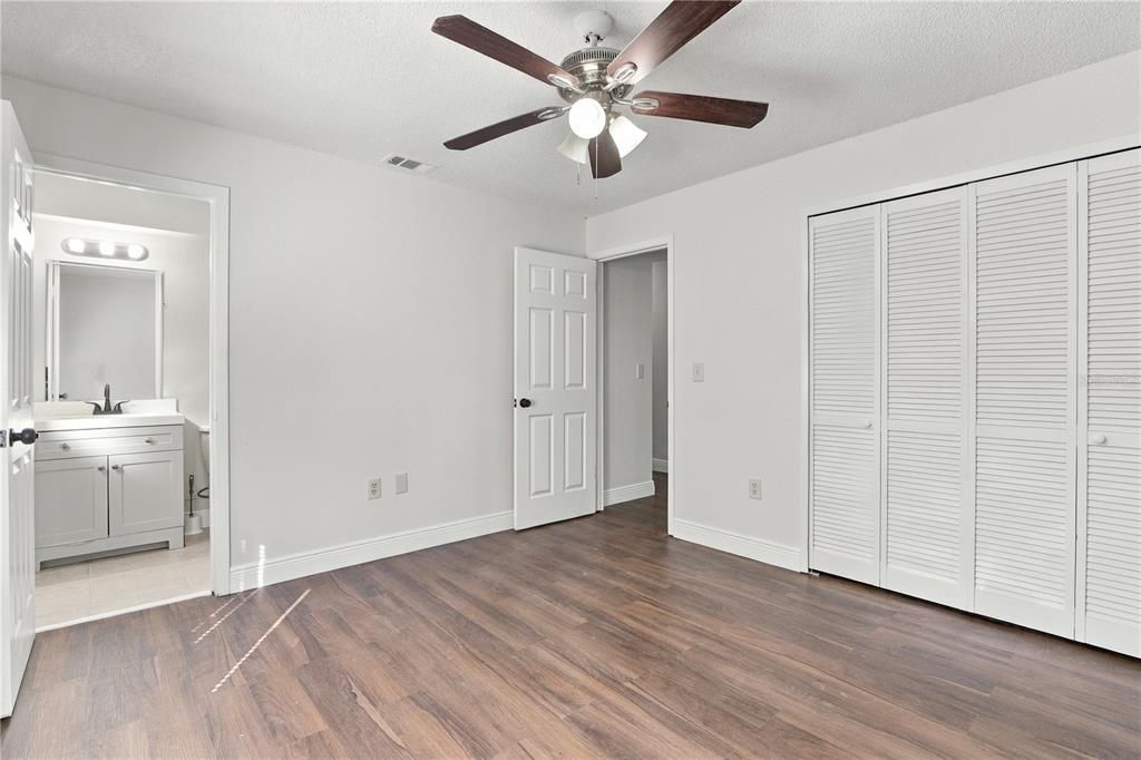 For Sale: $319,995 (3 beds, 2 baths, 1352 Square Feet)