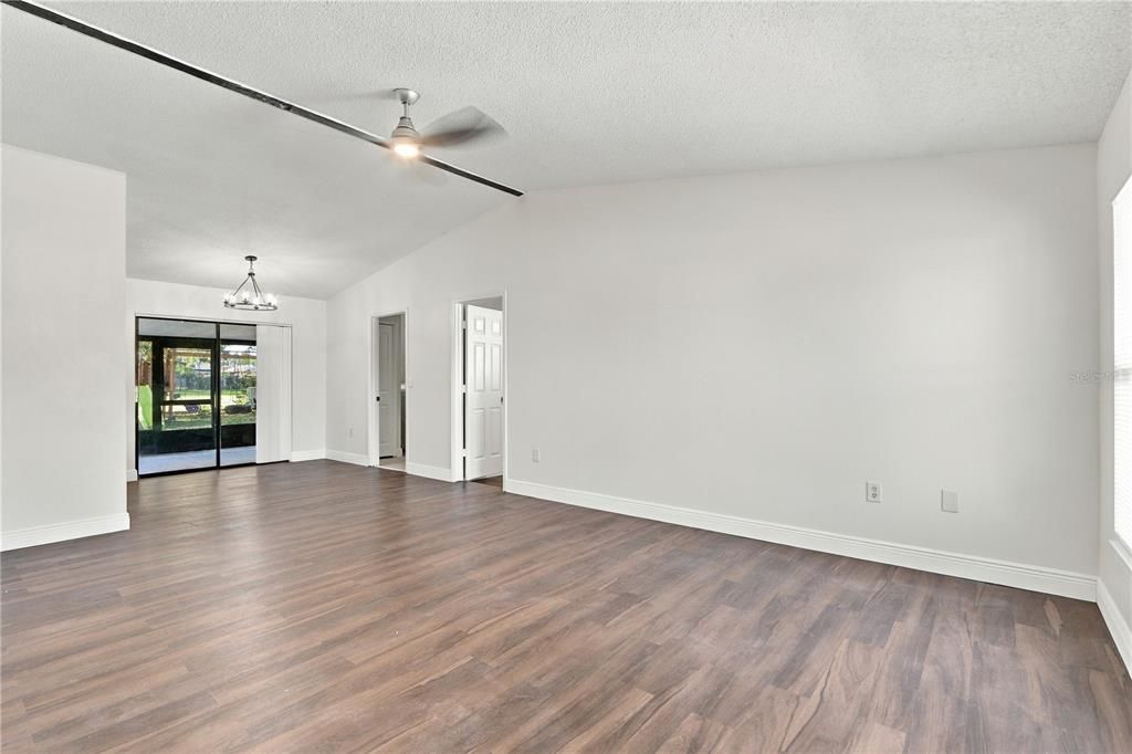 For Sale: $319,995 (3 beds, 2 baths, 1352 Square Feet)
