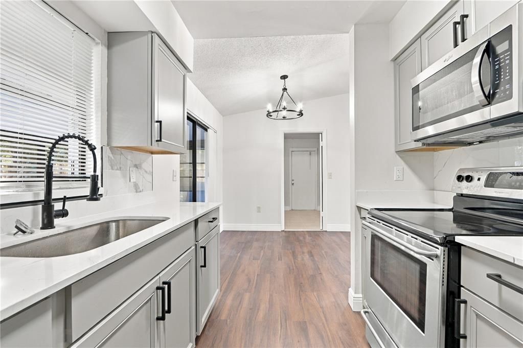 For Sale: $319,995 (3 beds, 2 baths, 1352 Square Feet)