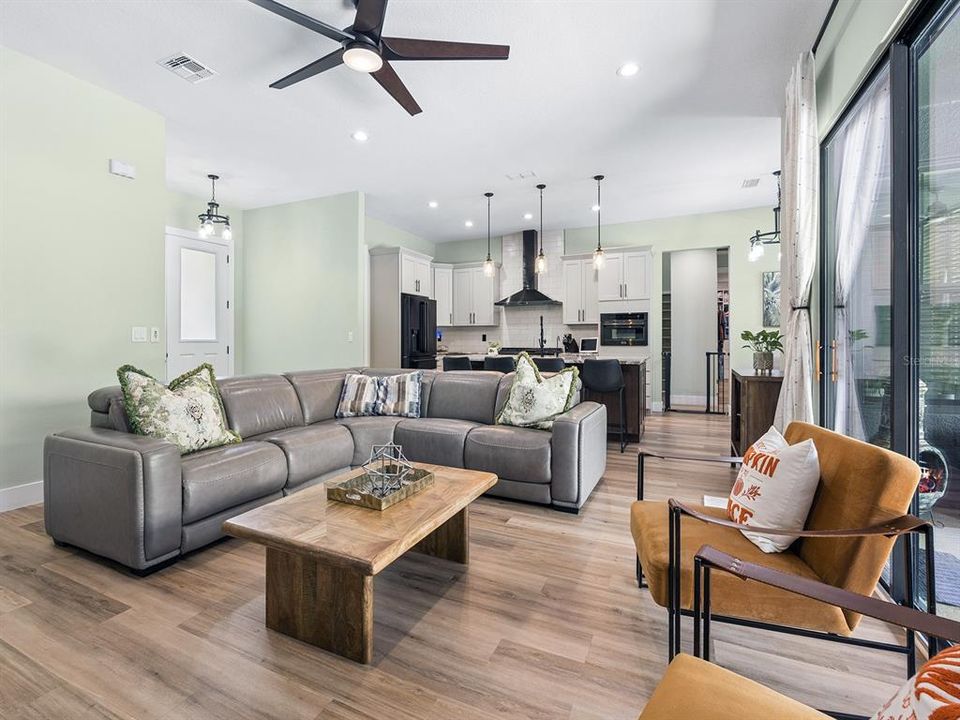En Venta: $1,399,800 (5 camas, 3 baños, 4272 Pies cuadrados)