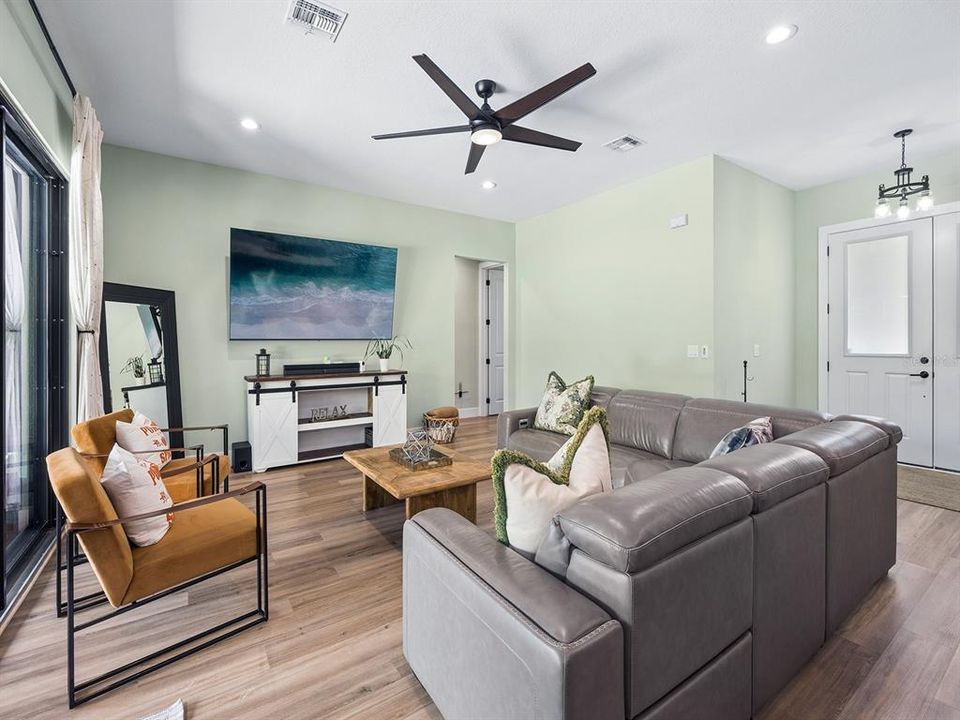 En Venta: $1,399,800 (5 camas, 3 baños, 4272 Pies cuadrados)