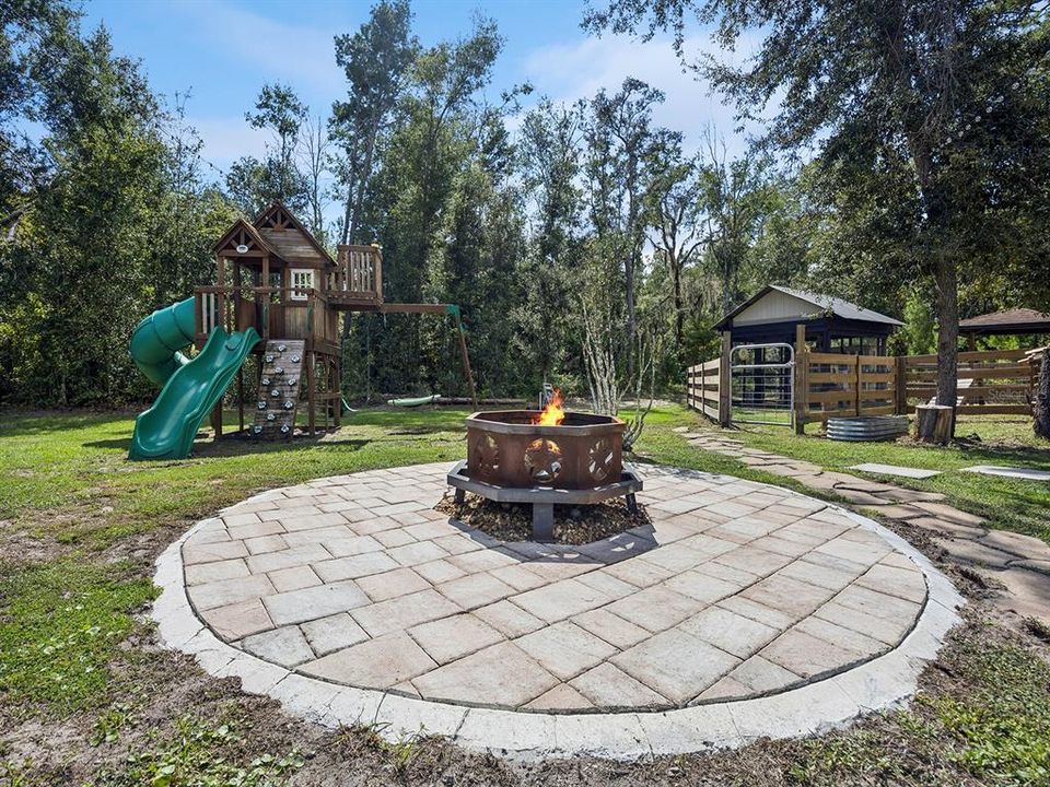 En Venta: $1,399,800 (5 camas, 3 baños, 4272 Pies cuadrados)