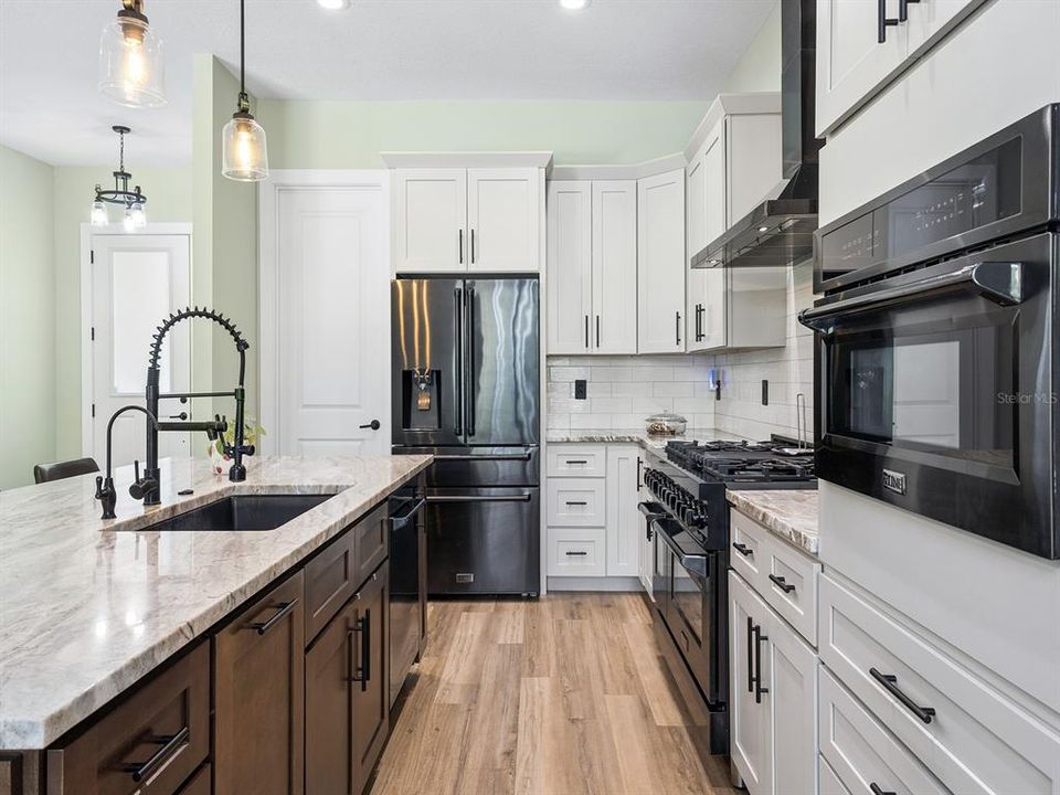 En Venta: $1,399,800 (5 camas, 3 baños, 4272 Pies cuadrados)