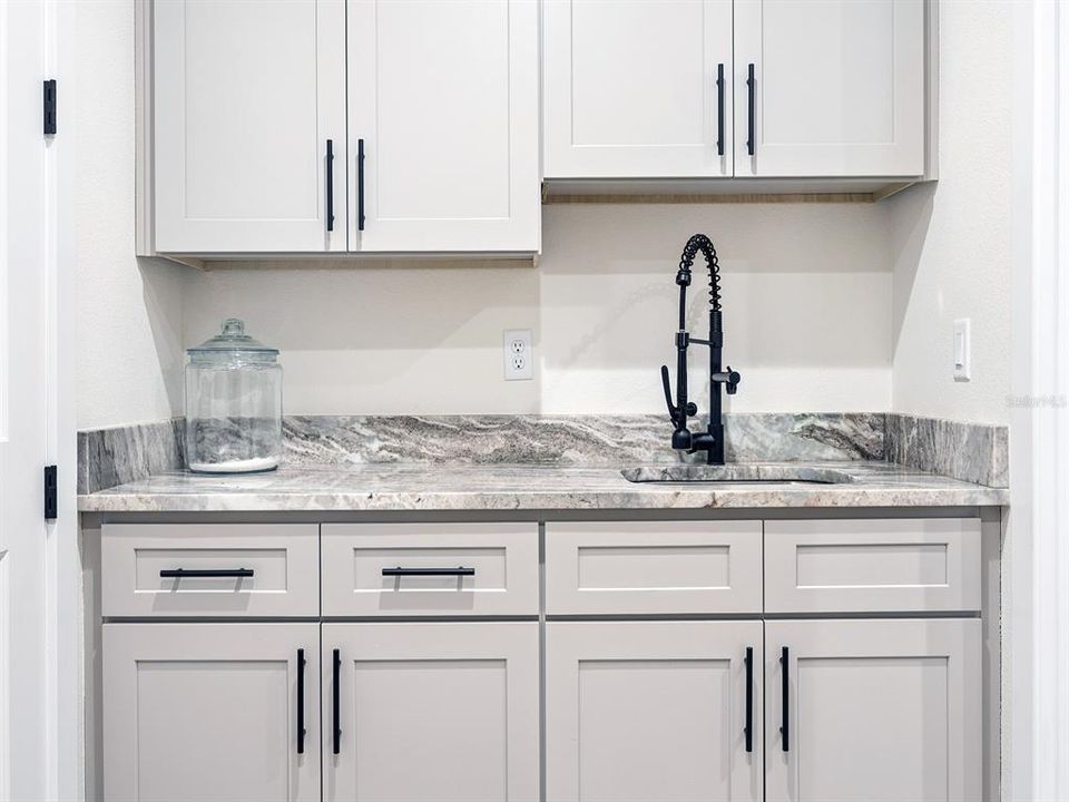 En Venta: $1,399,800 (5 camas, 3 baños, 4272 Pies cuadrados)
