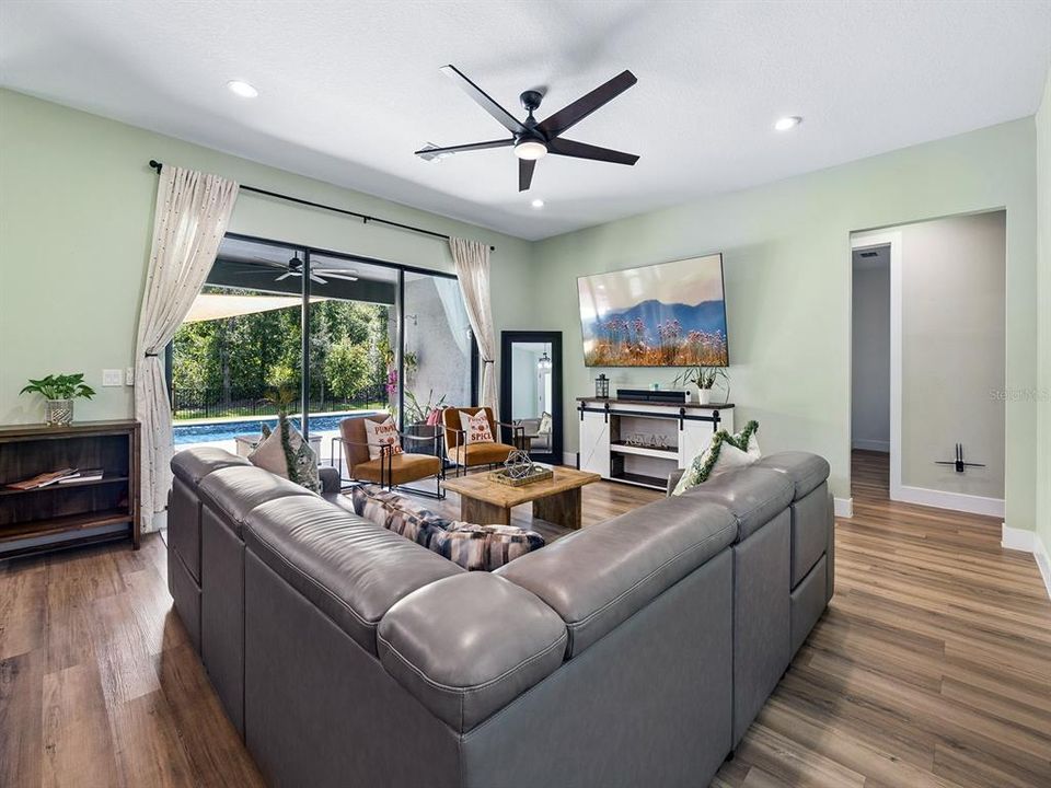 En Venta: $1,399,800 (5 camas, 3 baños, 4272 Pies cuadrados)