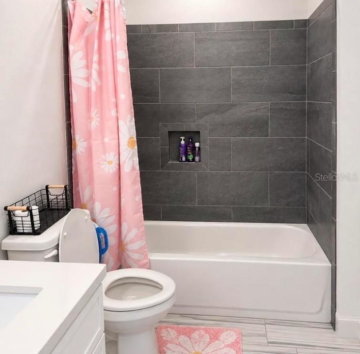 En Venta: $274,999 (3 camas, 2 baños, 1371 Pies cuadrados)