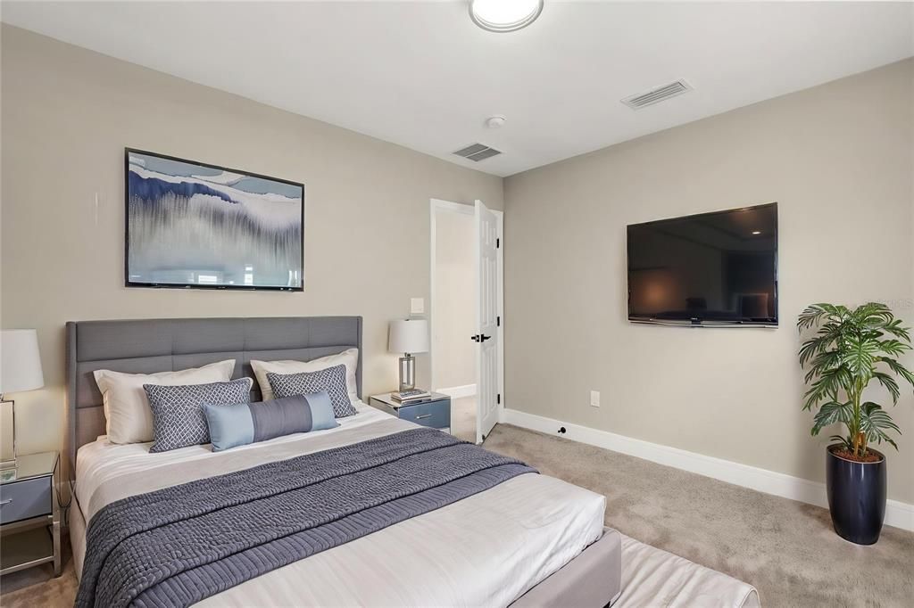 En Venta: $549,900 (5 camas, 3 baños, 1916 Pies cuadrados)