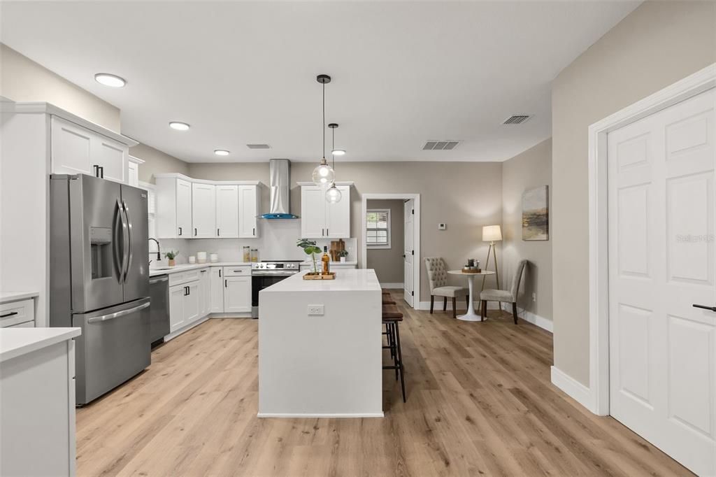 En Venta: $549,900 (5 camas, 3 baños, 1916 Pies cuadrados)