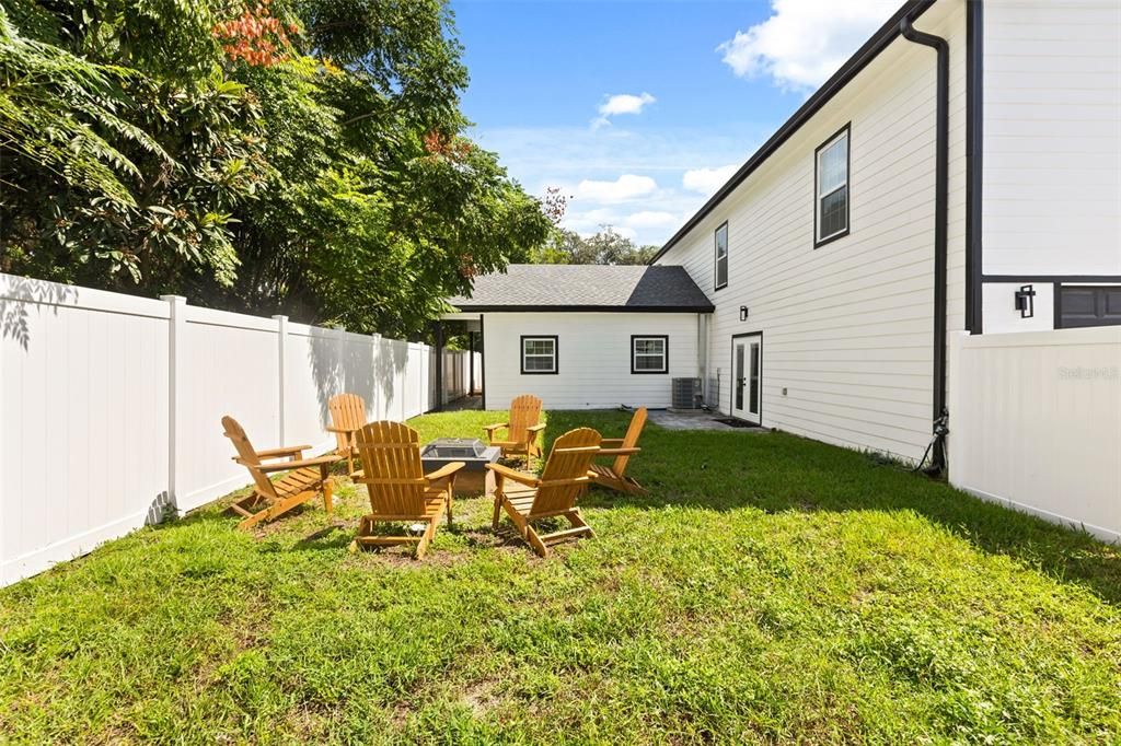 En Venta: $549,900 (5 camas, 3 baños, 1916 Pies cuadrados)
