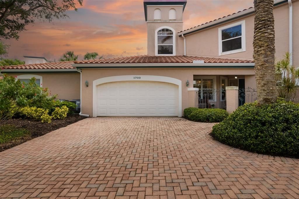 En Venta: $645,000 (3 camas, 3 baños, 2172 Pies cuadrados)