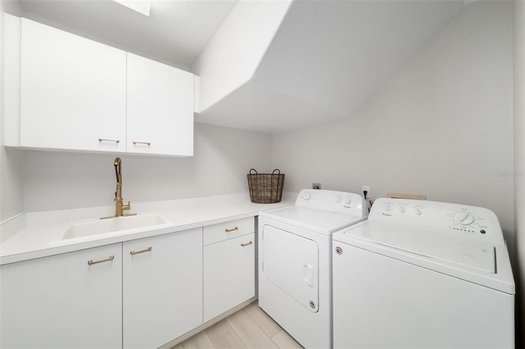 En Venta: $645,000 (3 camas, 3 baños, 2172 Pies cuadrados)