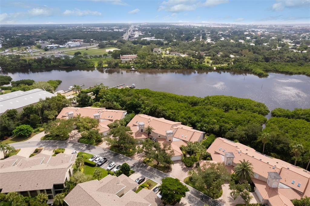 En Venta: $645,000 (3 camas, 3 baños, 2172 Pies cuadrados)