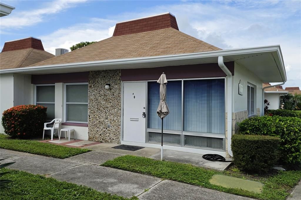 For Rent: $1,250 (2 beds, 1 baths, 768 Square Feet)