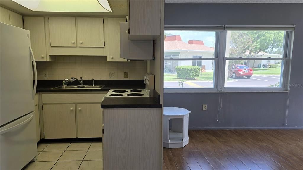 For Rent: $1,250 (2 beds, 1 baths, 768 Square Feet)