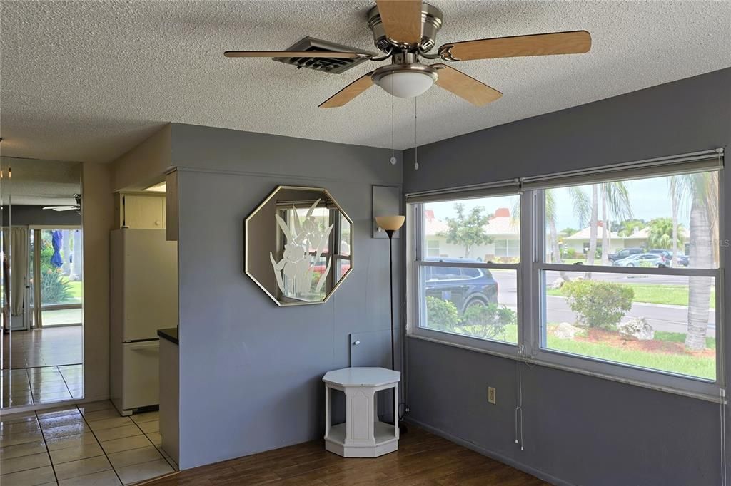 For Rent: $1,250 (2 beds, 1 baths, 768 Square Feet)