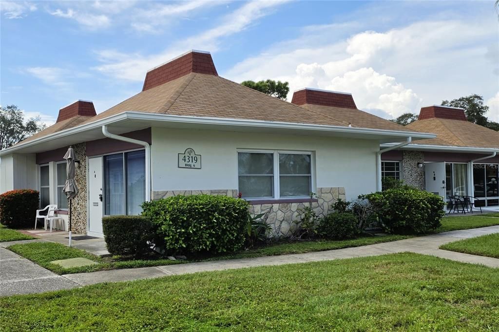 For Rent: $1,250 (2 beds, 1 baths, 768 Square Feet)