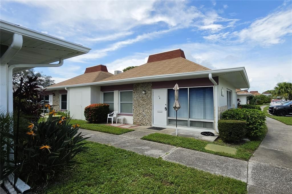 For Rent: $1,250 (2 beds, 1 baths, 768 Square Feet)