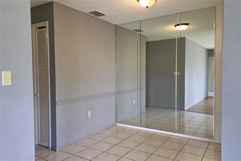 For Rent: $1,250 (2 beds, 1 baths, 768 Square Feet)