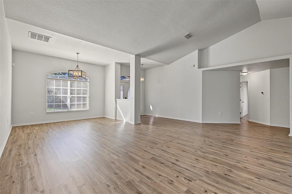 En Venta: $399,000 (4 camas, 3 baños, 3049 Pies cuadrados)