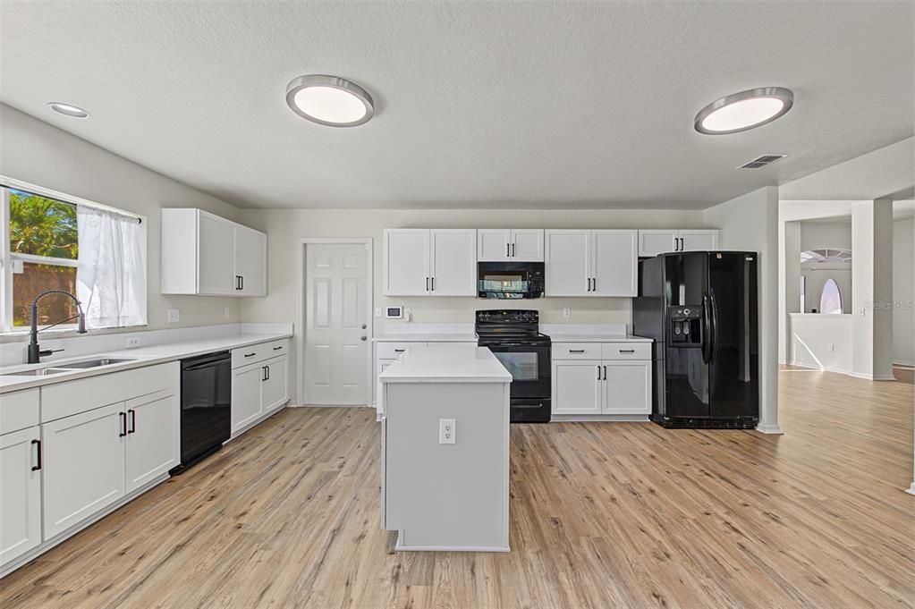 En Venta: $399,000 (4 camas, 3 baños, 3049 Pies cuadrados)