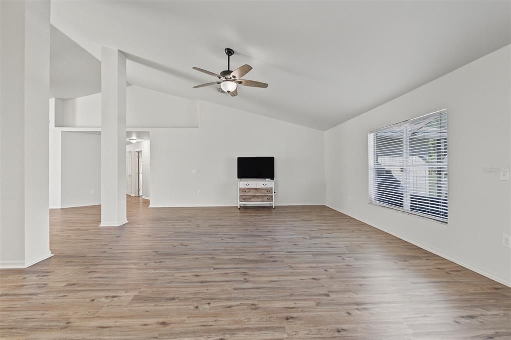 En Venta: $399,000 (4 camas, 3 baños, 3049 Pies cuadrados)