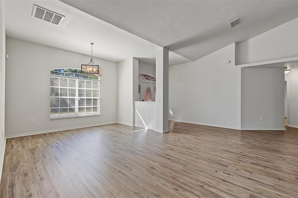En Venta: $399,000 (4 camas, 3 baños, 3049 Pies cuadrados)