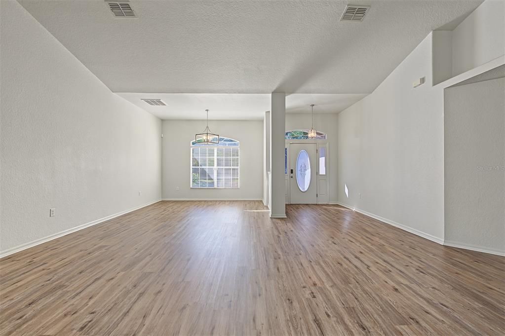 En Venta: $399,000 (4 camas, 3 baños, 3049 Pies cuadrados)