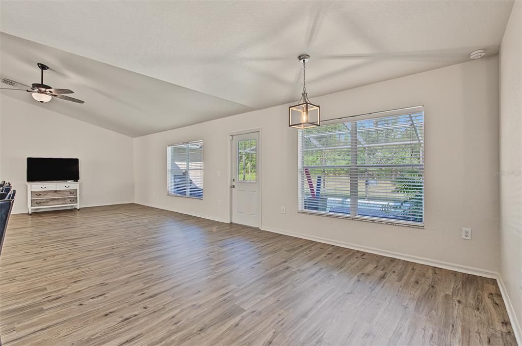 En Venta: $399,000 (4 camas, 3 baños, 3049 Pies cuadrados)
