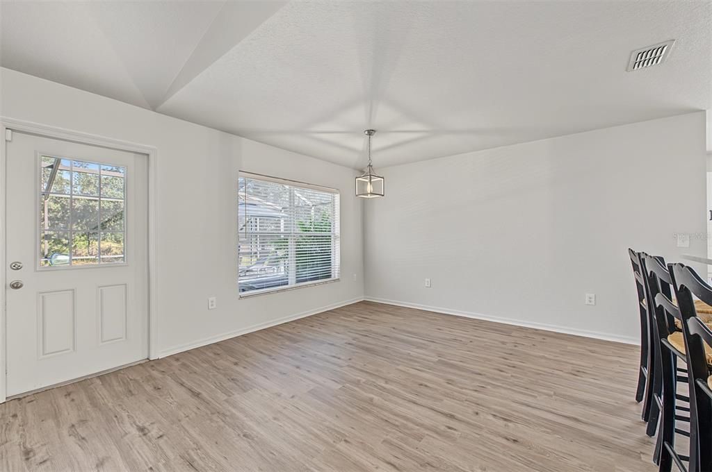 En Venta: $399,000 (4 camas, 3 baños, 3049 Pies cuadrados)