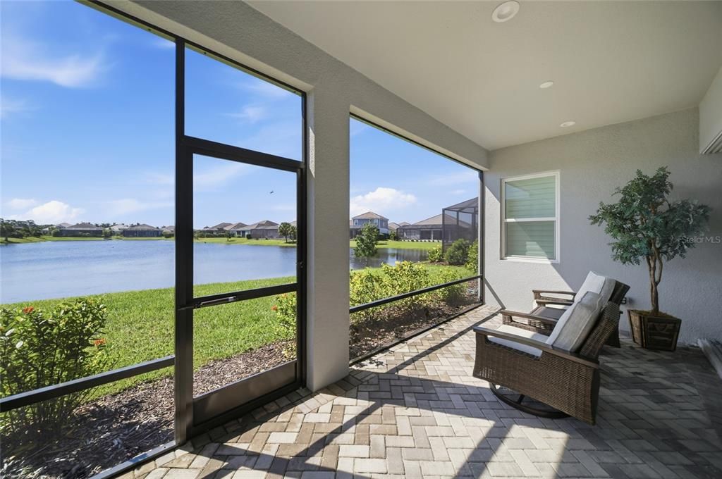 En Venta: $795,000 (3 camas, 2 baños, 2427 Pies cuadrados)