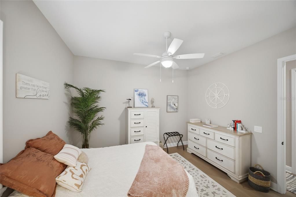 En Venta: $795,000 (3 camas, 2 baños, 2427 Pies cuadrados)