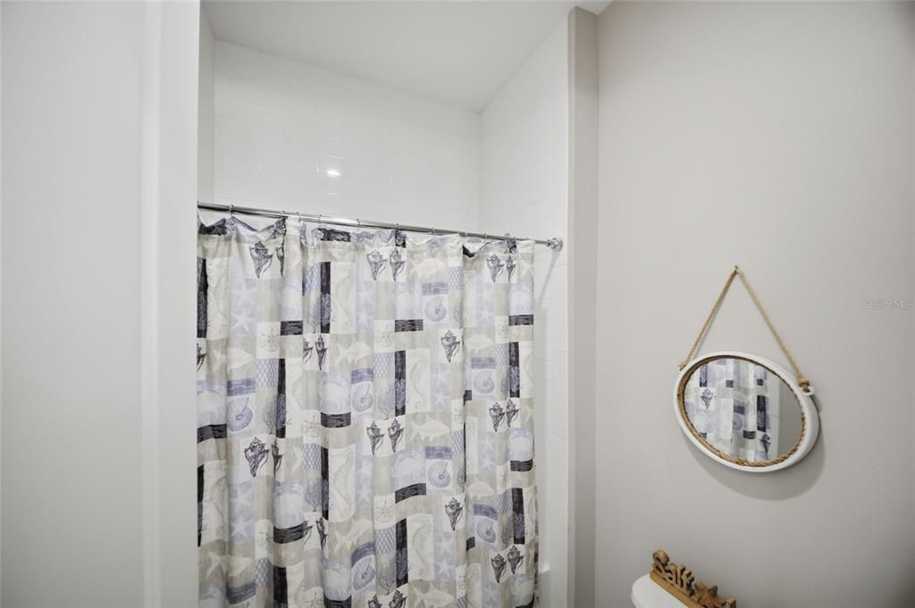 En Venta: $795,000 (3 camas, 2 baños, 2427 Pies cuadrados)