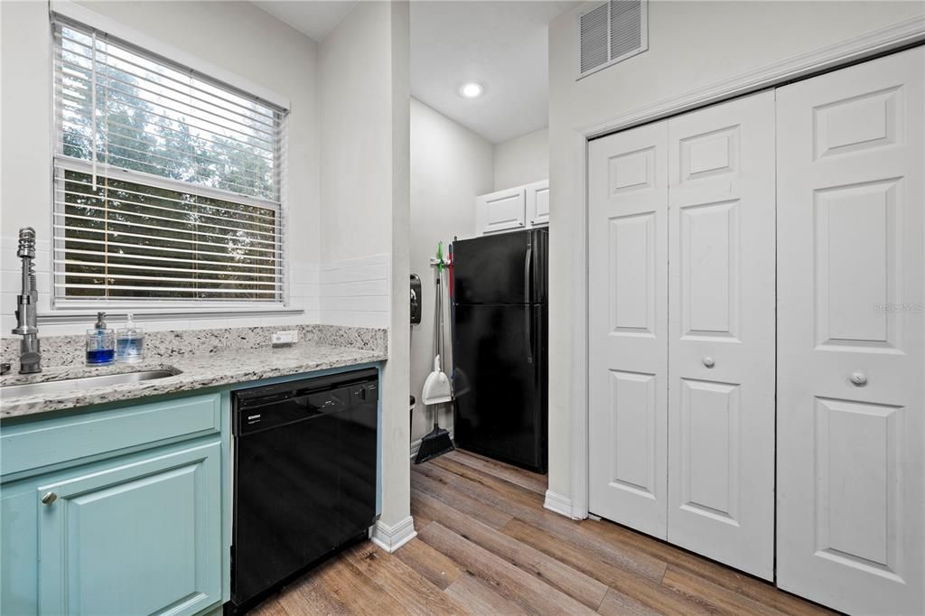 For Sale: $149,900 (2 beds, 2 baths, 1176 Square Feet)
