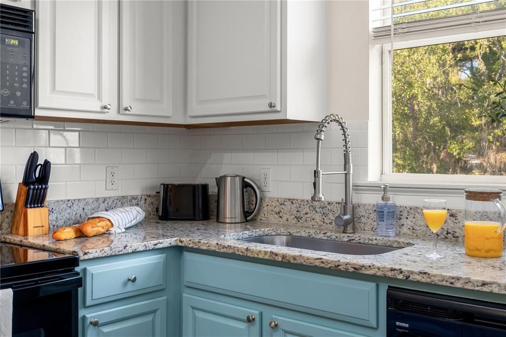 For Sale: $149,900 (2 beds, 2 baths, 1176 Square Feet)