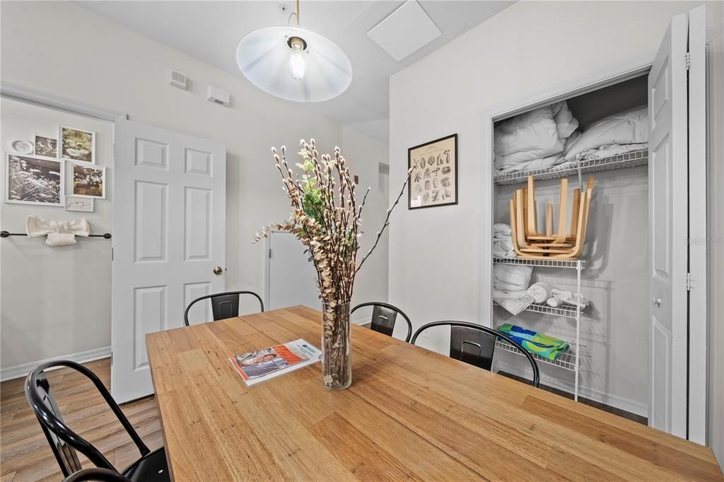 For Sale: $149,900 (2 beds, 2 baths, 1176 Square Feet)