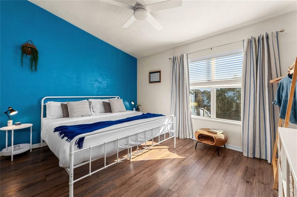 For Sale: $149,900 (2 beds, 2 baths, 1176 Square Feet)