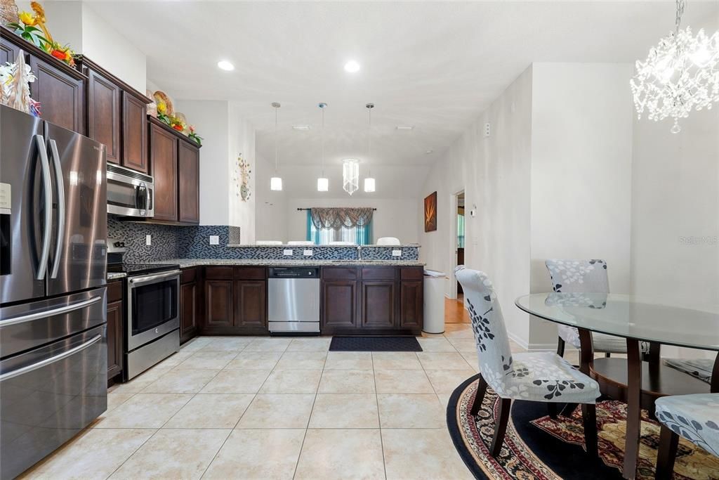 En Venta: $359,900 (4 camas, 2 baños, 1882 Pies cuadrados)