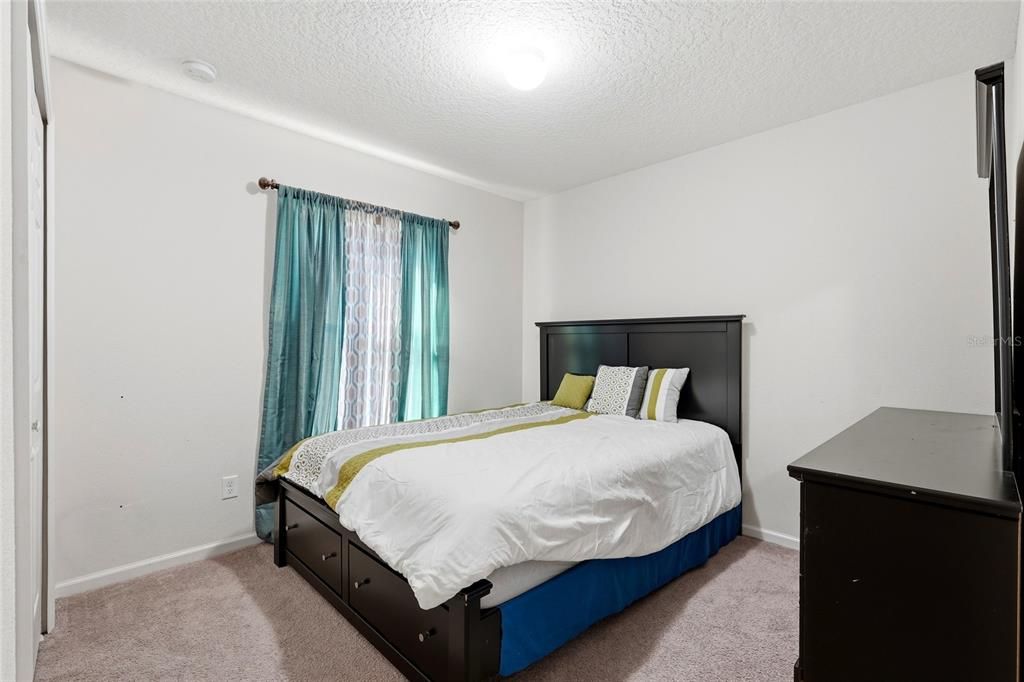 En Venta: $359,900 (4 camas, 2 baños, 1882 Pies cuadrados)