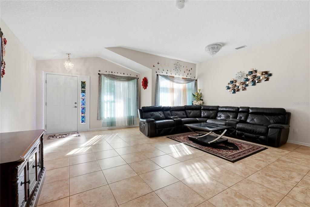 En Venta: $359,900 (4 camas, 2 baños, 1882 Pies cuadrados)
