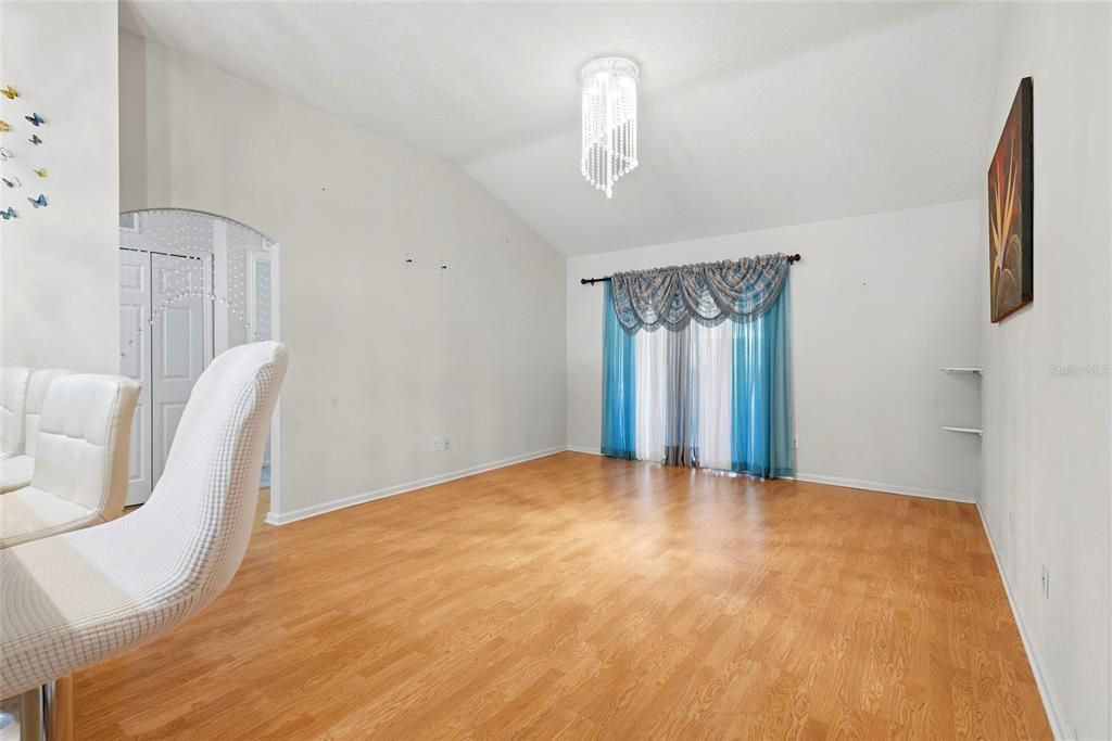 En Venta: $359,900 (4 camas, 2 baños, 1882 Pies cuadrados)